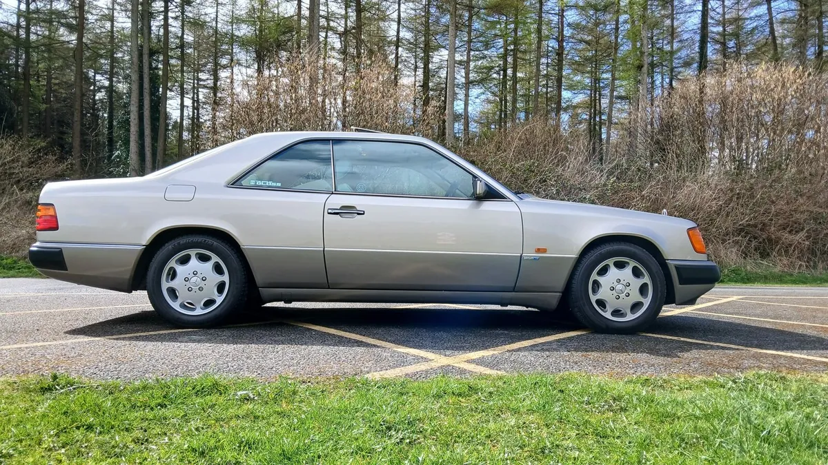 MERCEDES 300CE - Image 2