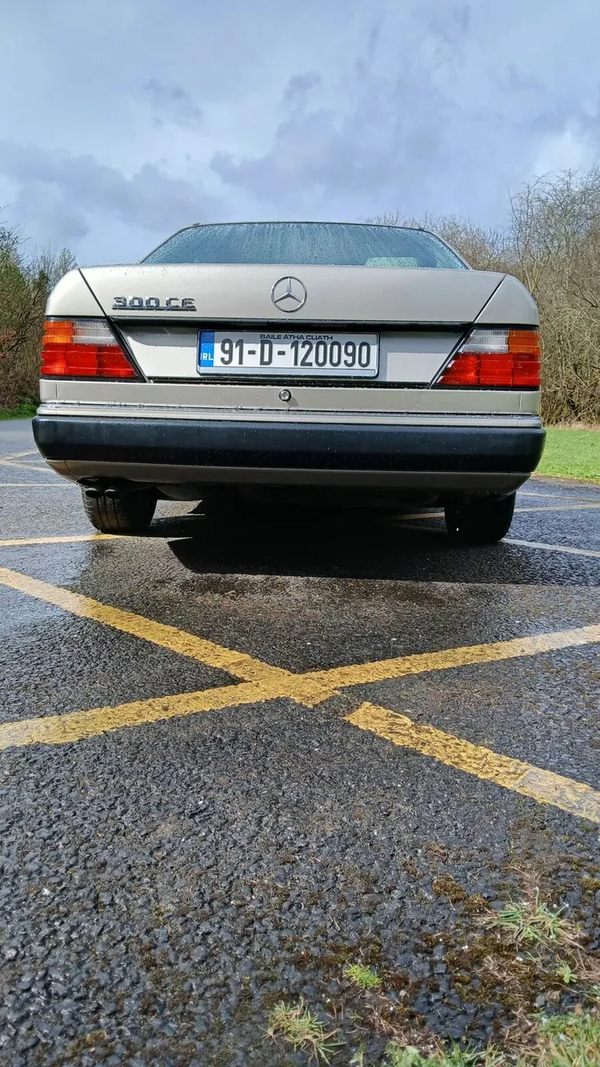 MERCEDES 300CE - Image 4