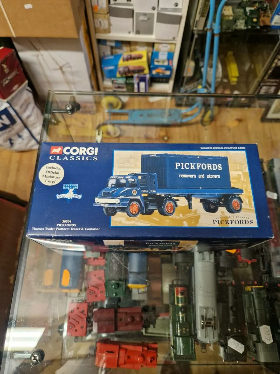Corgi Pickfords Truck - Image 1