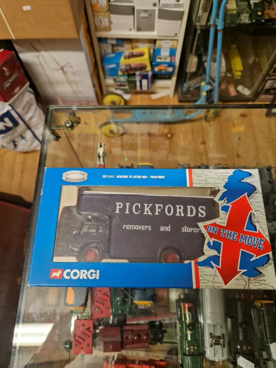 Corgi Pickfords Truck - Image 1
