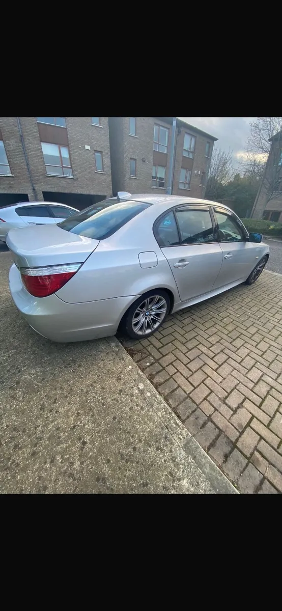 BMW 5-Series 2009 - Image 4