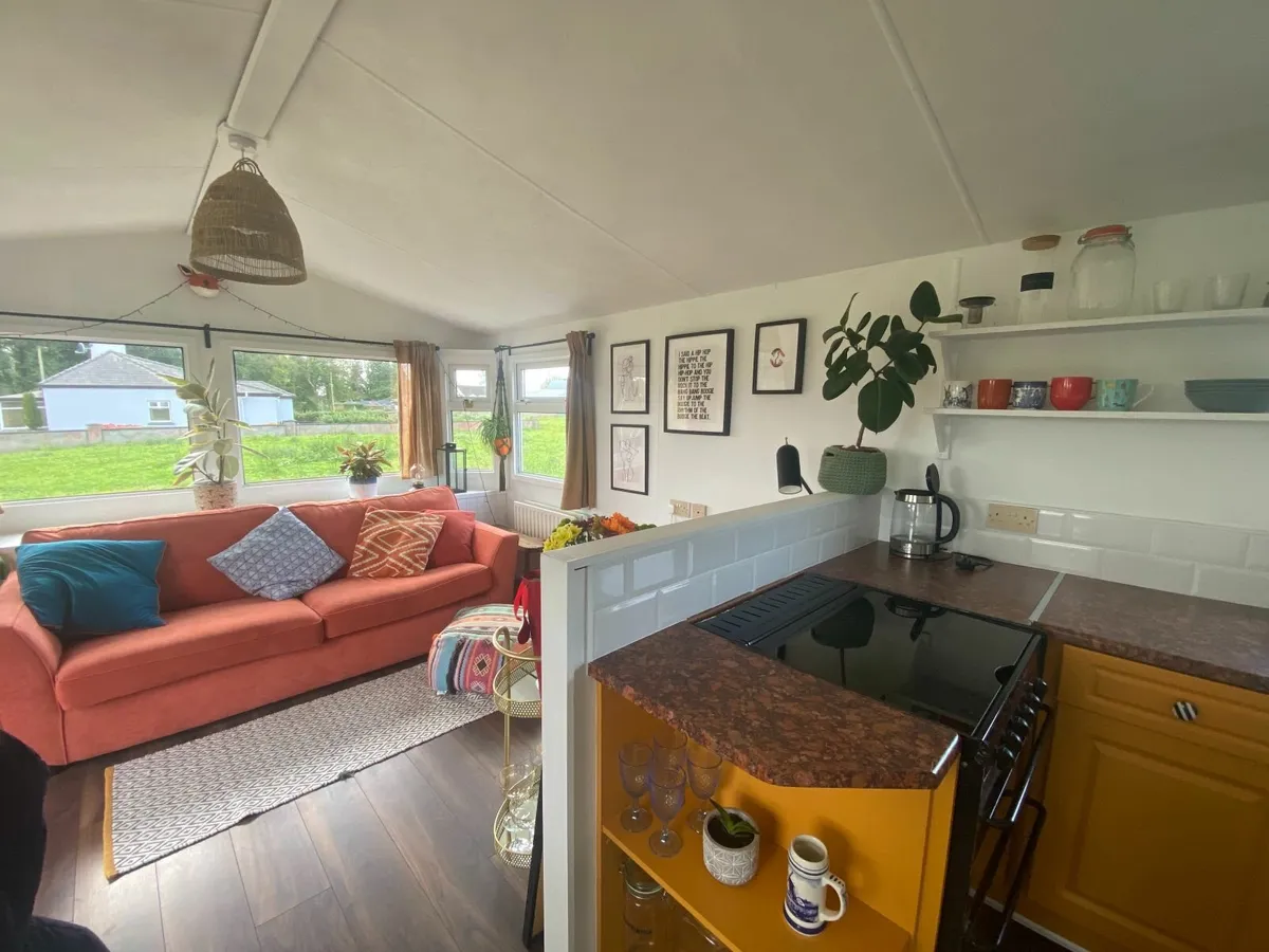 2 bed 2004 Willerby mobile home - Image 1