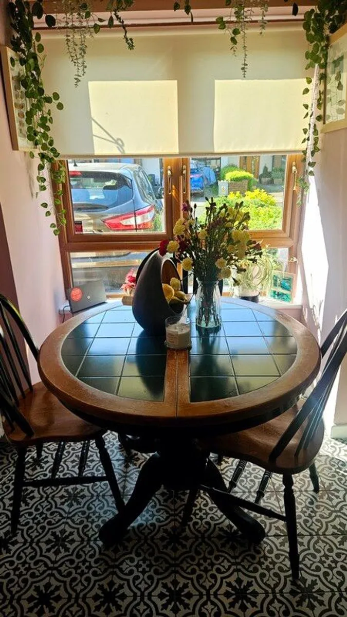 Retro kitchen table and chairs - Image 1
