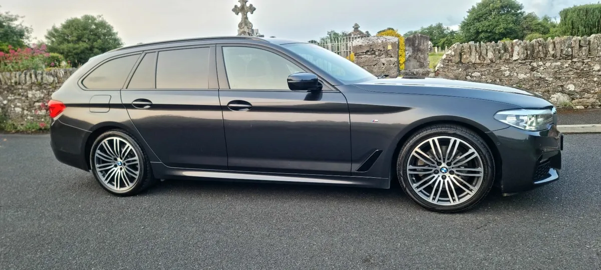 BMW 5-Series 2020 Touring XDrive - Image 3