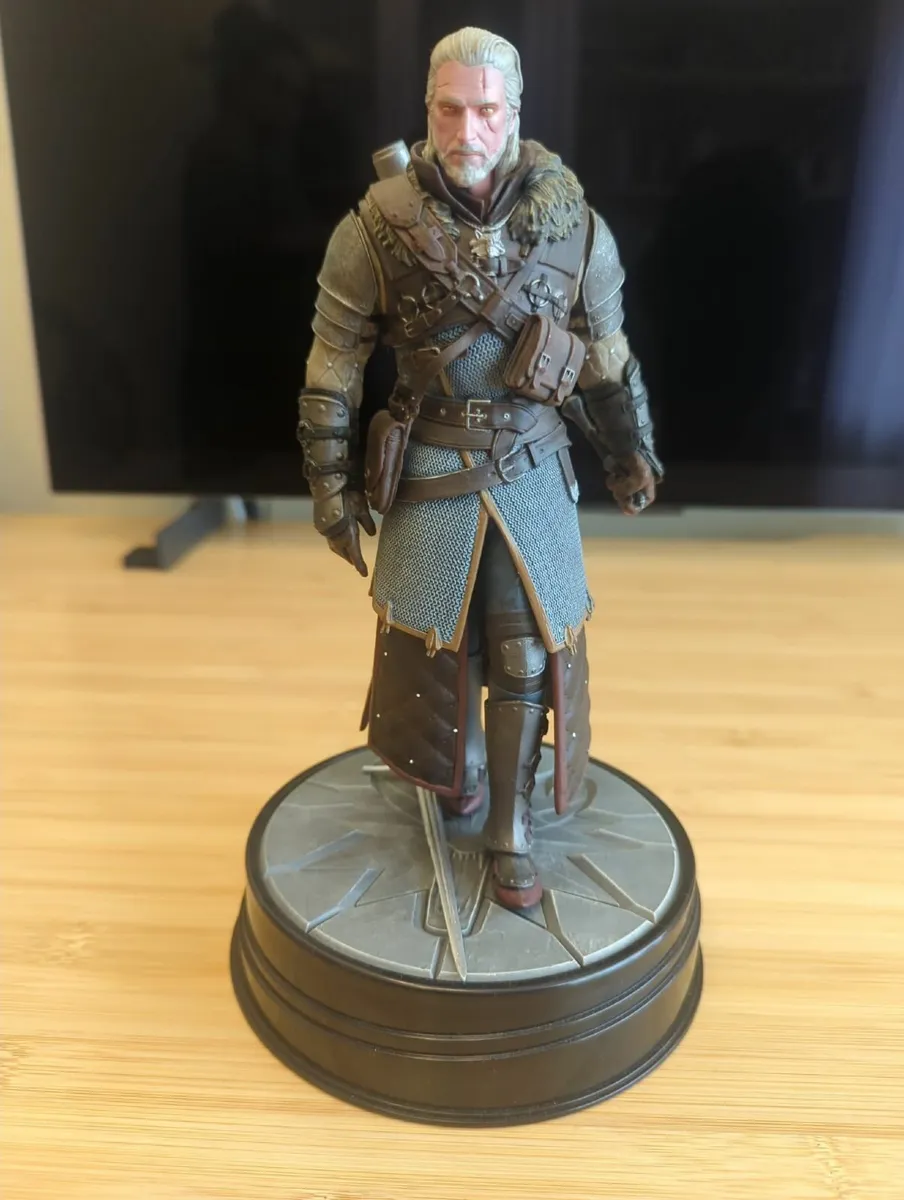 Geralt of Rivia Figure – Witcher 3 – Damaged - Image 1