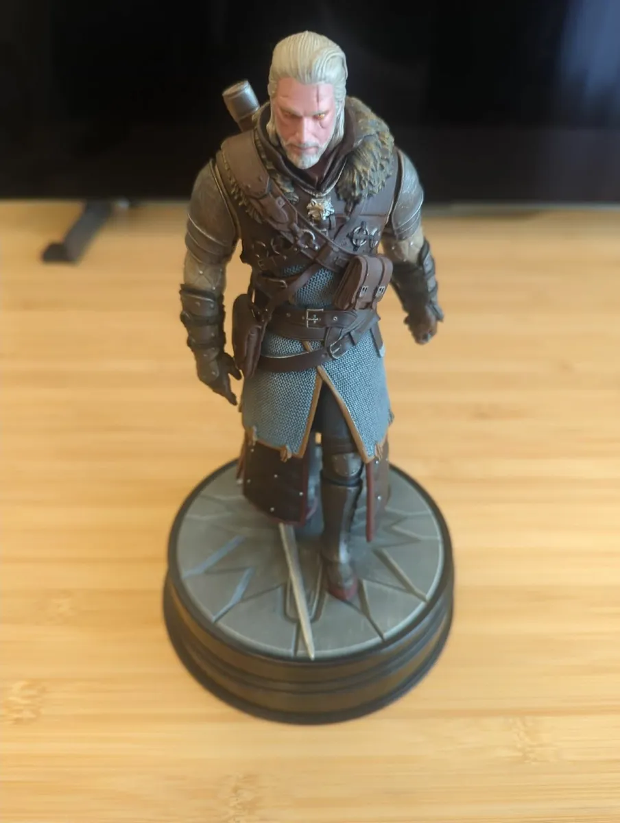 Geralt of Rivia Figure – Witcher 3 – Damaged - Image 2