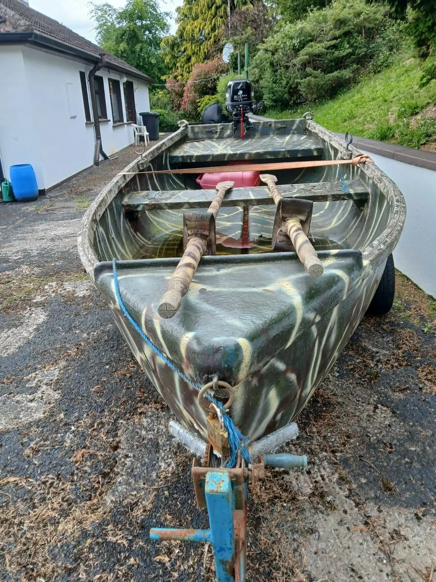 Boat, engine and trailer - Image 1