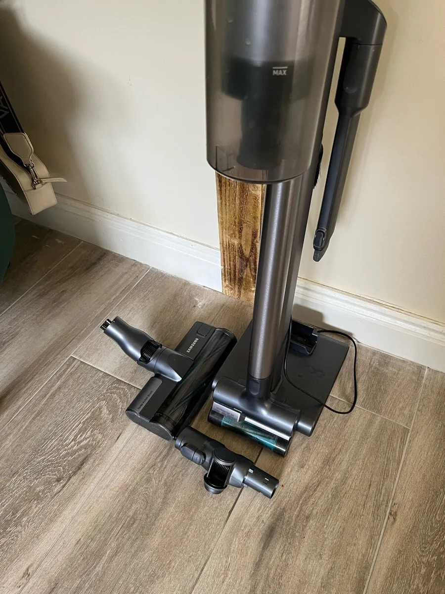 Cordless Samsung Hoover - Image 2