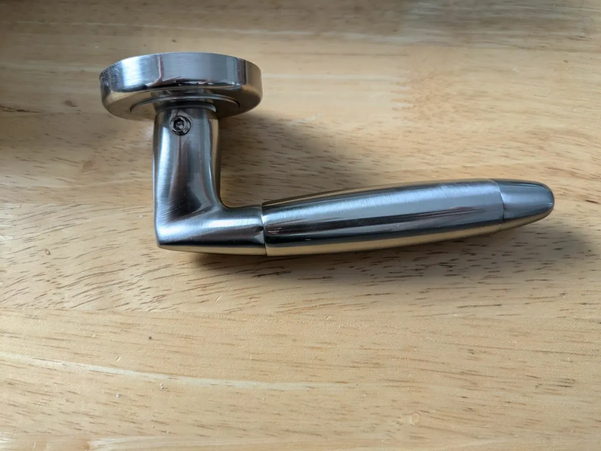 Chrome door handles - Image 1