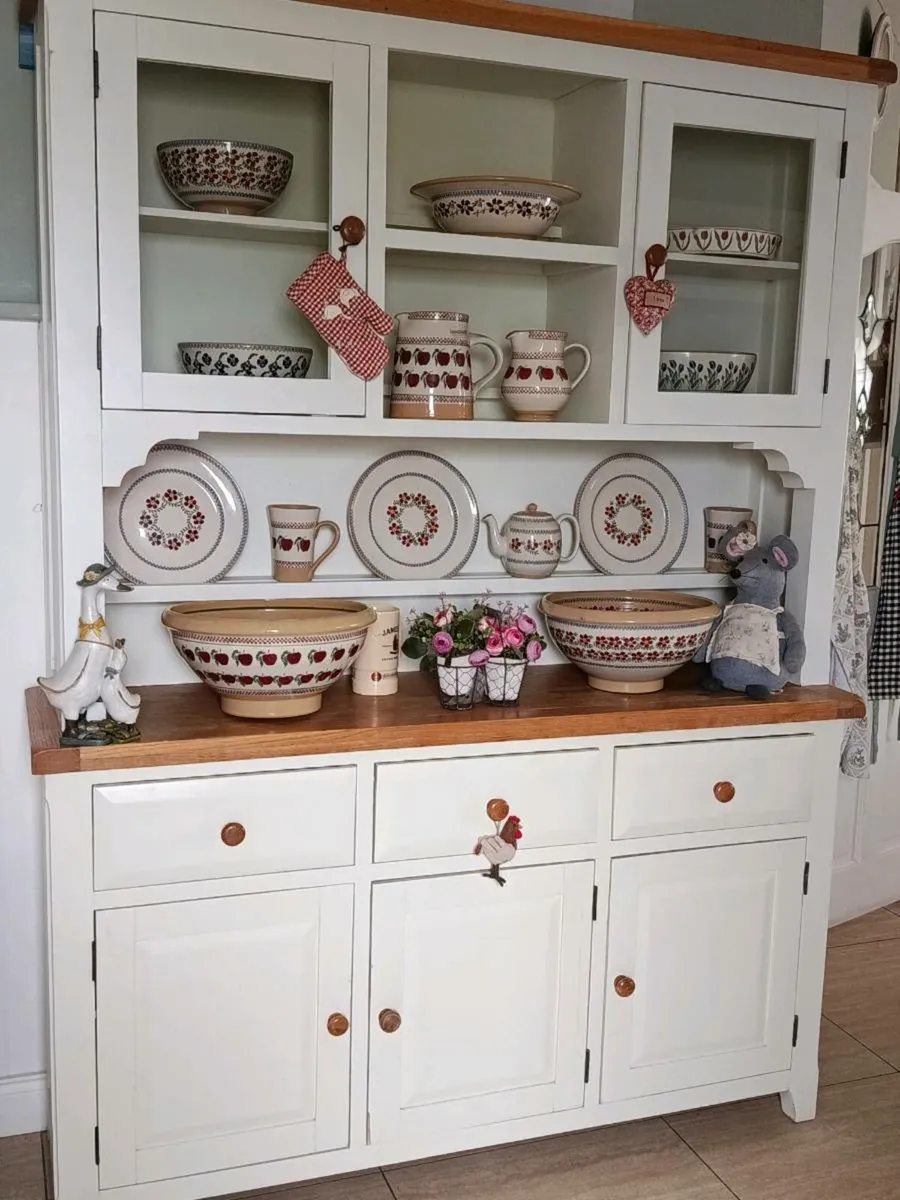 Cream kitchen dresser delivery arranged - Image 1