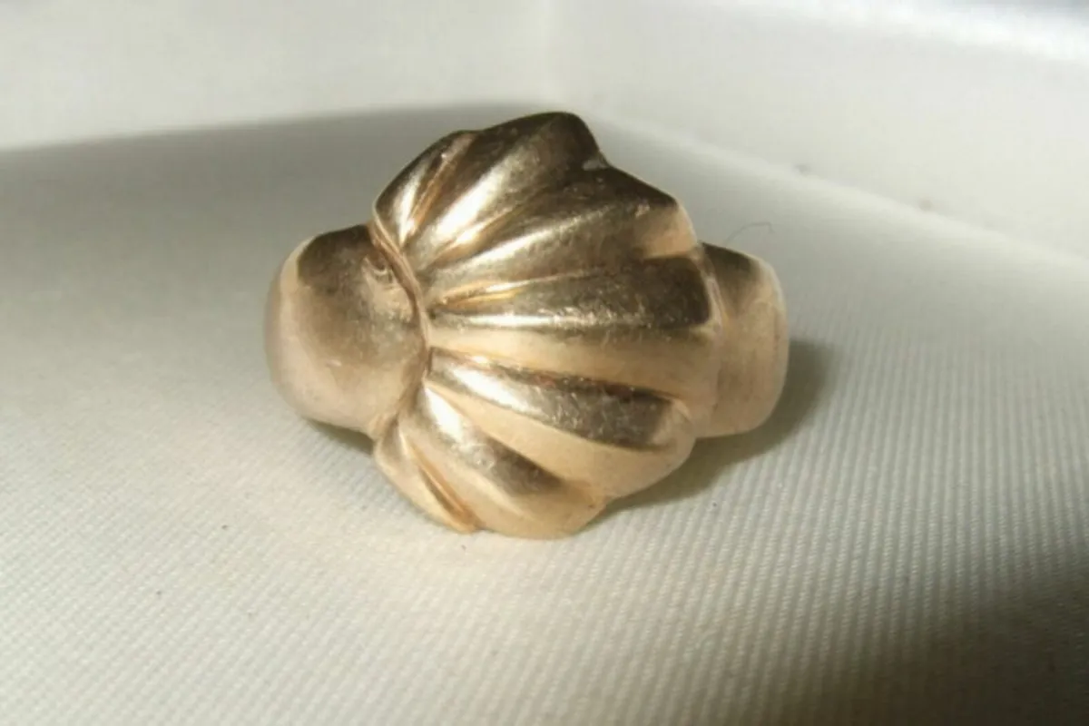 Vintage Hallmarked 9ct Gold 'Oyster' Ring - Image 1