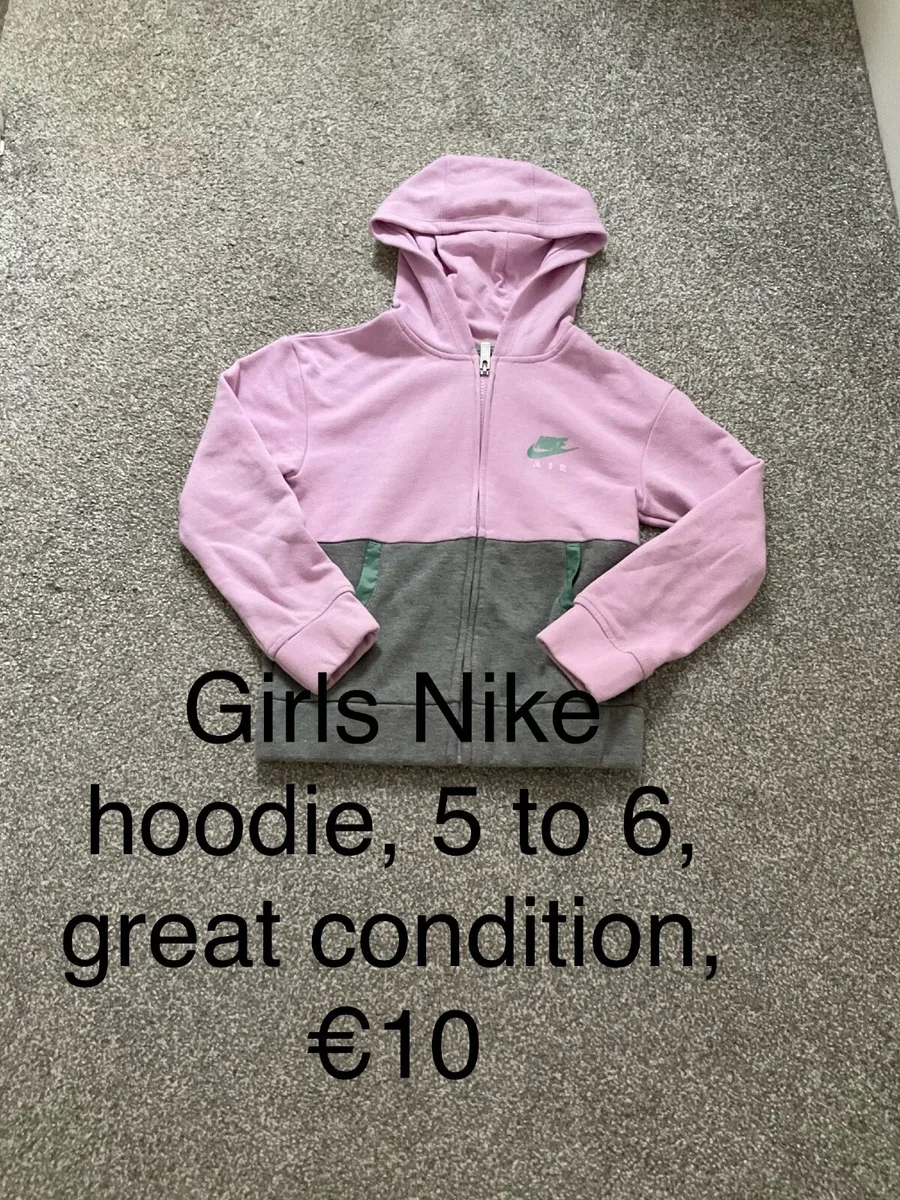 Girls Nike hoodie, 5 to 6, great condition