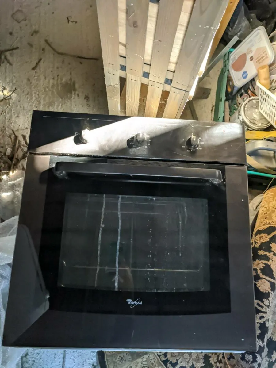 Whirlpool integrated oven - Image 1