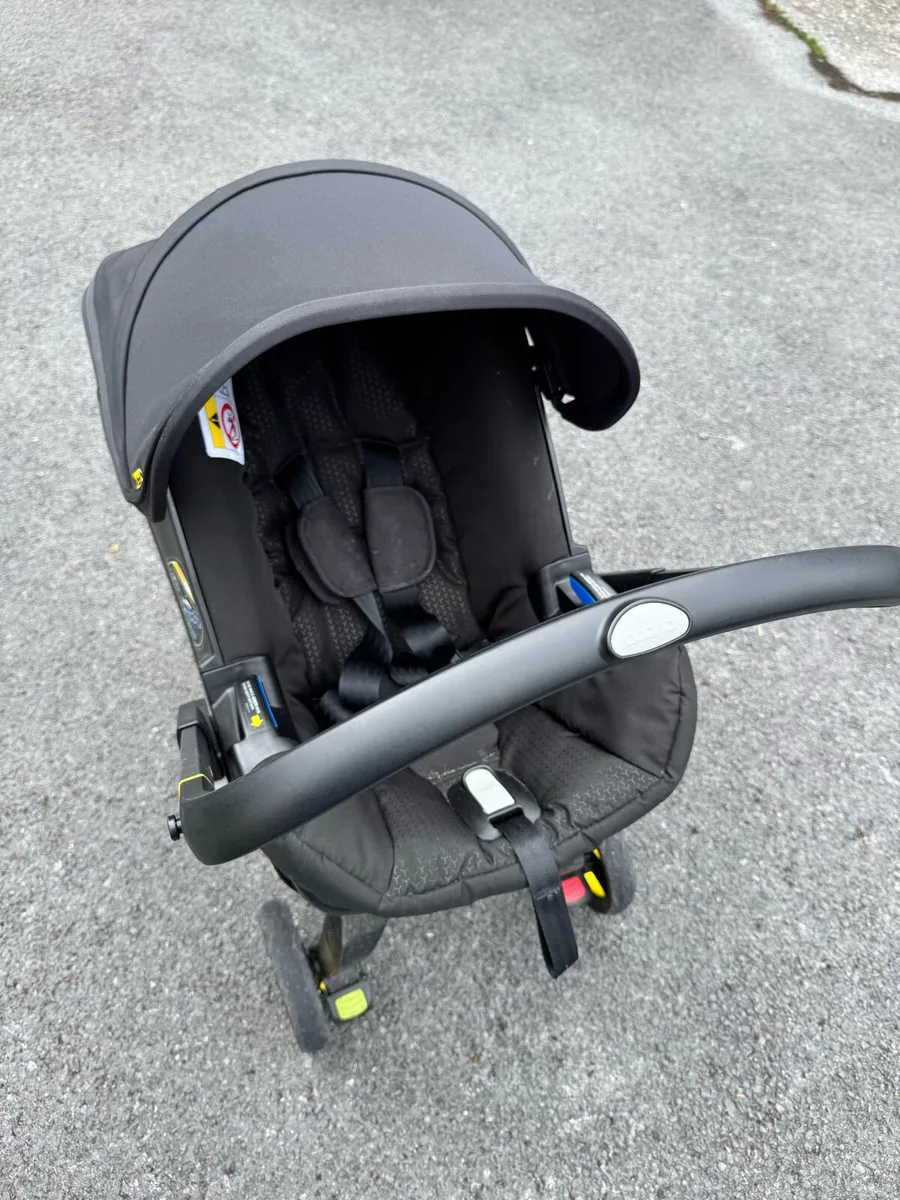 Doona Plus Car Seat with IsoFix Base & Rain Cover - Image 2