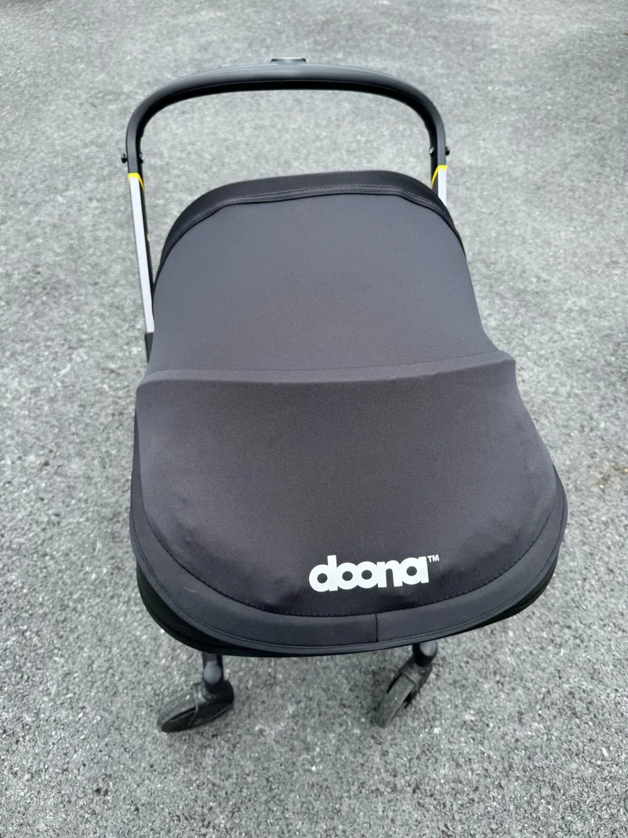 Doona Plus Car Seat with IsoFix Base & Rain Cover - Image 4