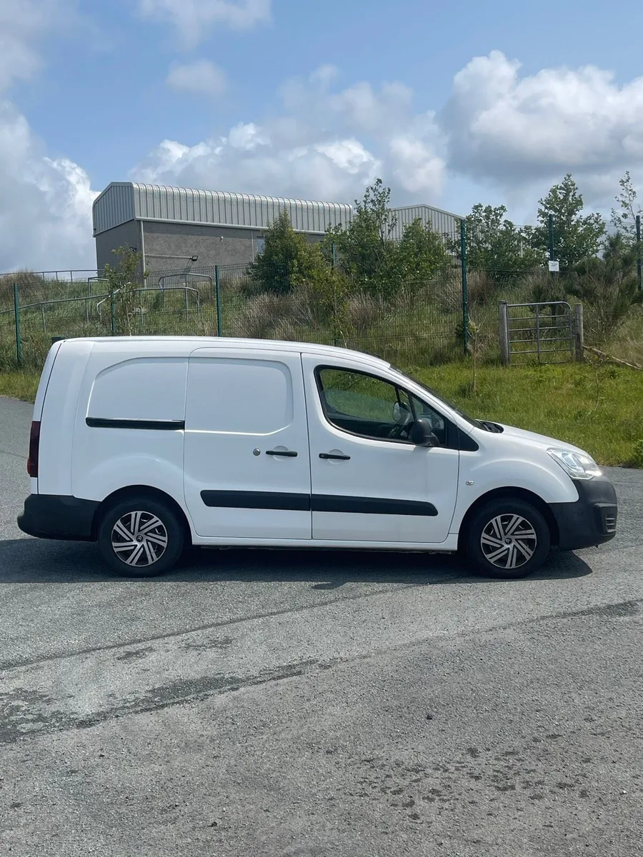 2017 Citroen Berlingo - Image 2