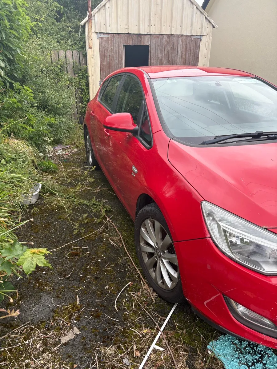 Opel Astra 2012  Diesel - Image 2