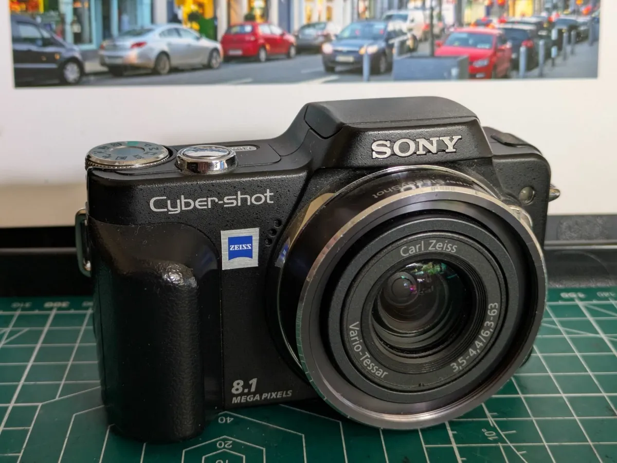 Sony H3 digital camera CCD🌈 Carl Zeiss Tessar 💥 - Image 1