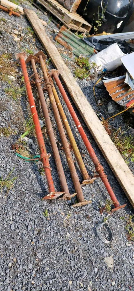 Acro props - Image 1
