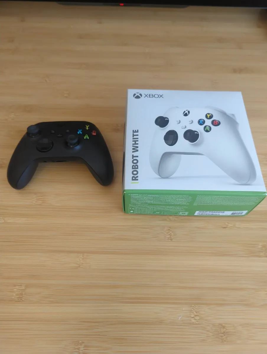 Xbox Controller (Robot White) + Bonus Spare Black - Image 4