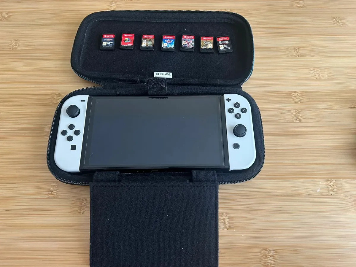 Switch OLED Bundle – 7 Games + Pro Controller - Image 3