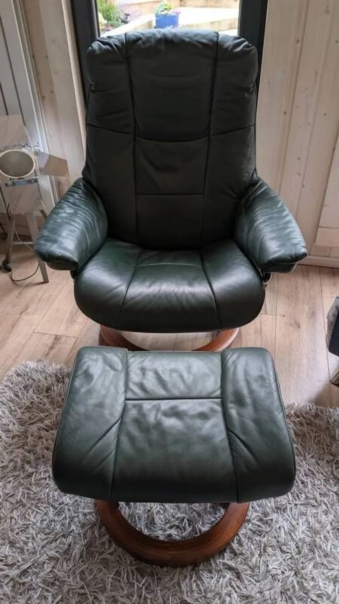 Stressless Ekornes Swivel Recliner Chair and Foots - Image 2