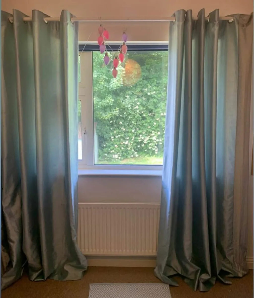 Curtains - 5 pairs - Image 1
