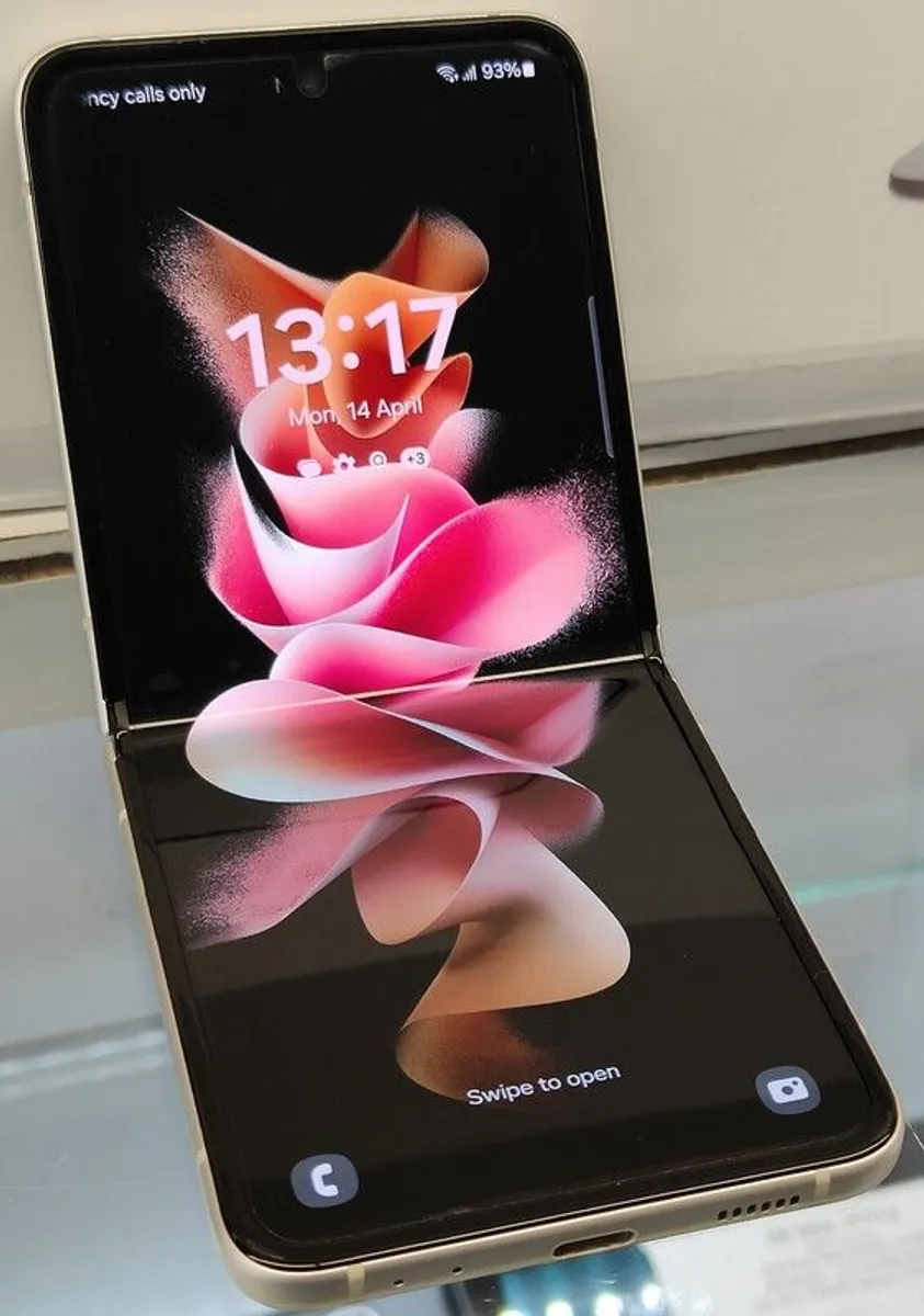 Samsung Galaxy Z Flip3 5G - 128GB Cream Dual Sim Unlocked - Image 2