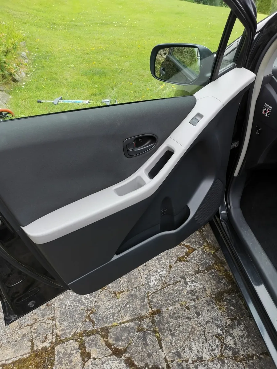 Toyota Yaris 2008 - Image 4