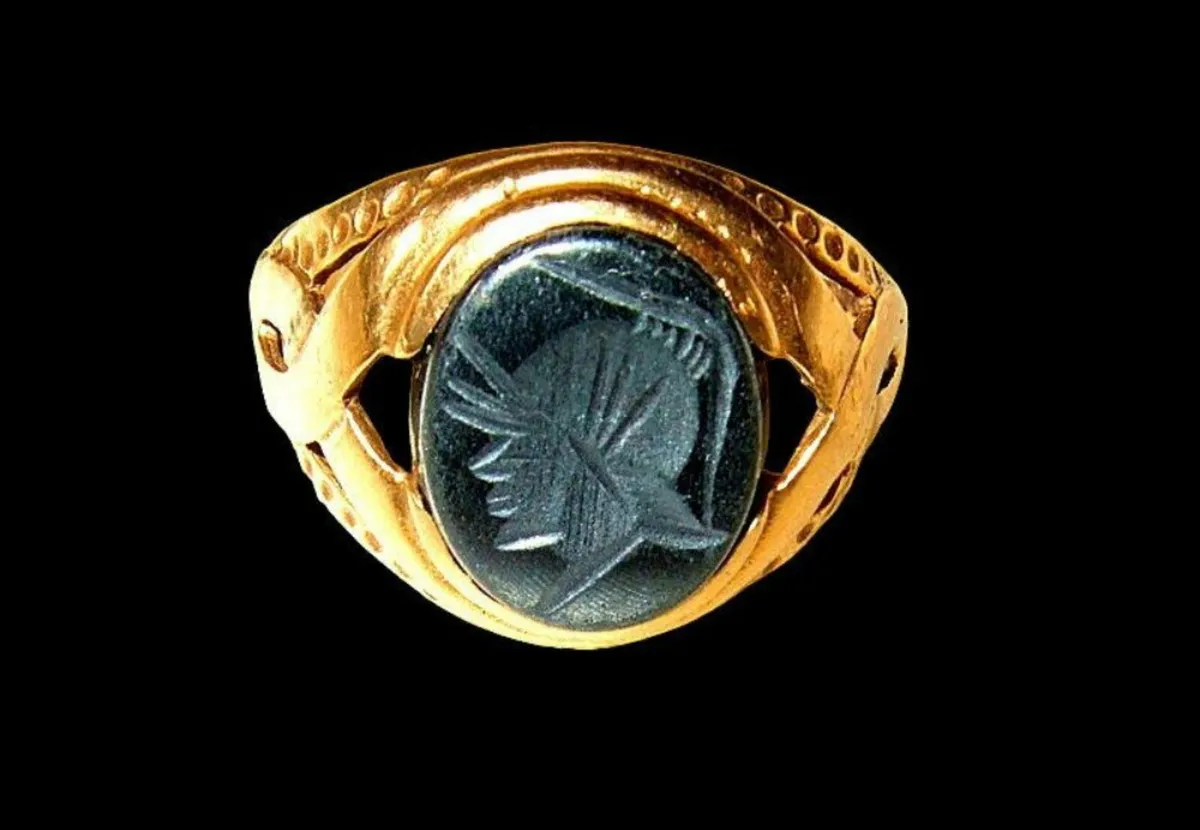 Vintage 9k Hematite Intaglio Signet Ring - Image 1