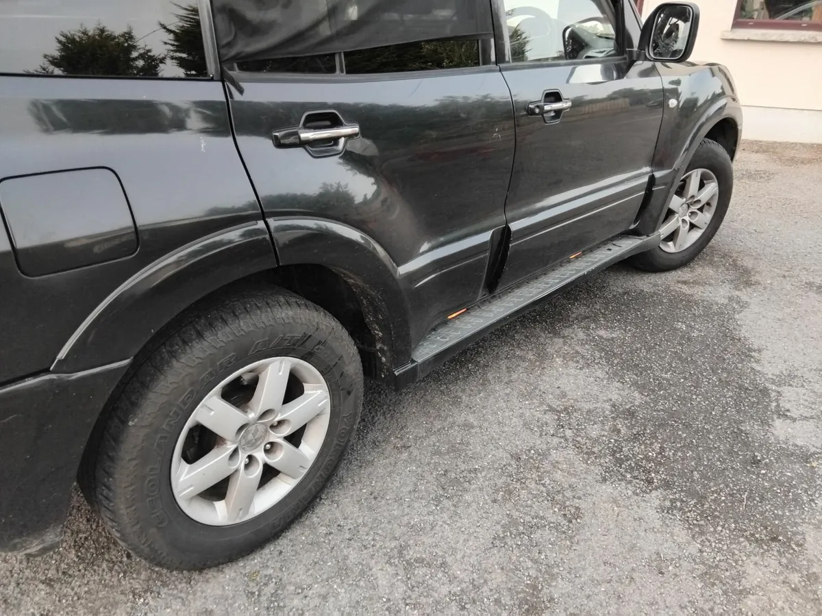 Mitsubishi Pajero 2005 - Image 2