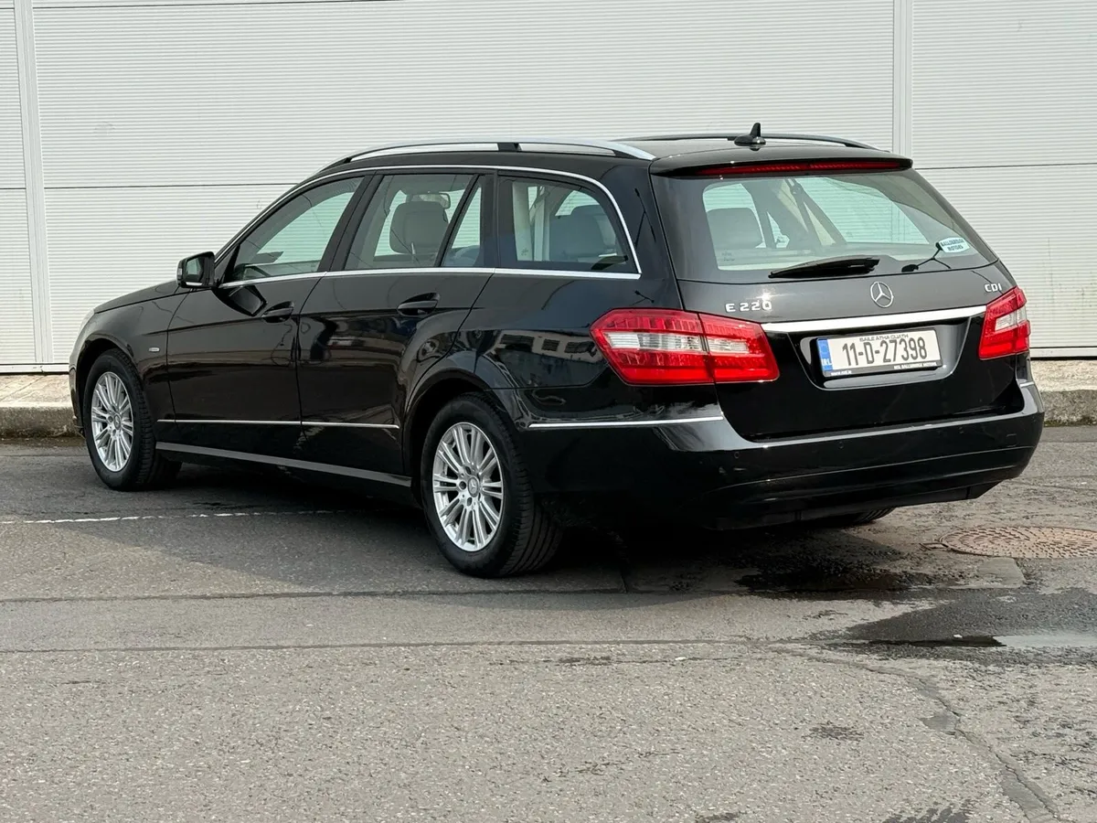 *7 Seater* E220d Estate Auto - Image 3
