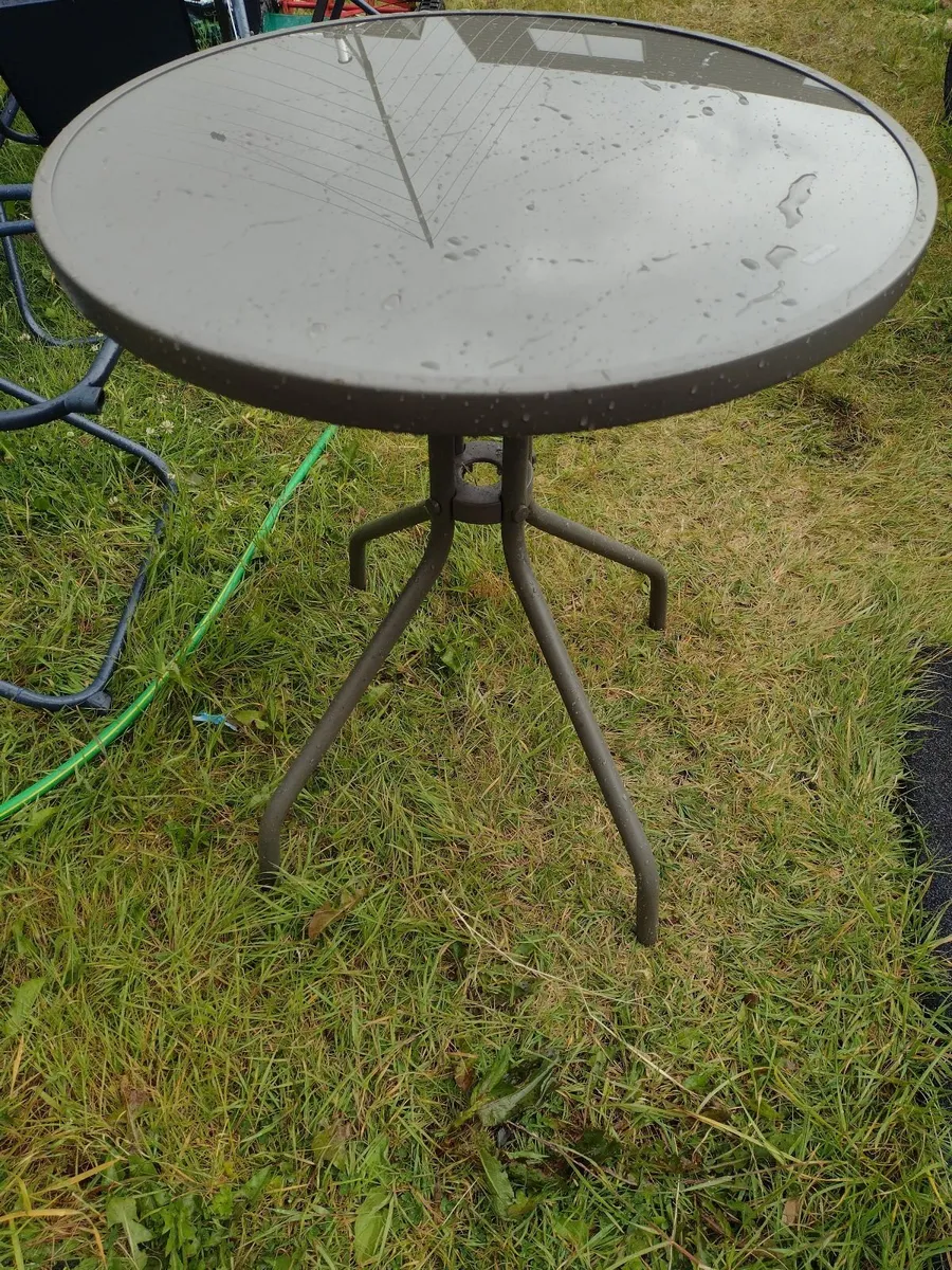 Garden/patio table & chairs - Image 1