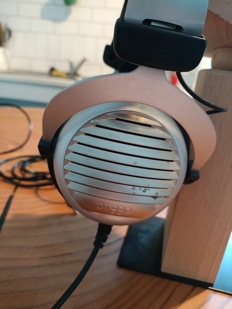 Beyerdyanmic DT 990 headphones - Image 3