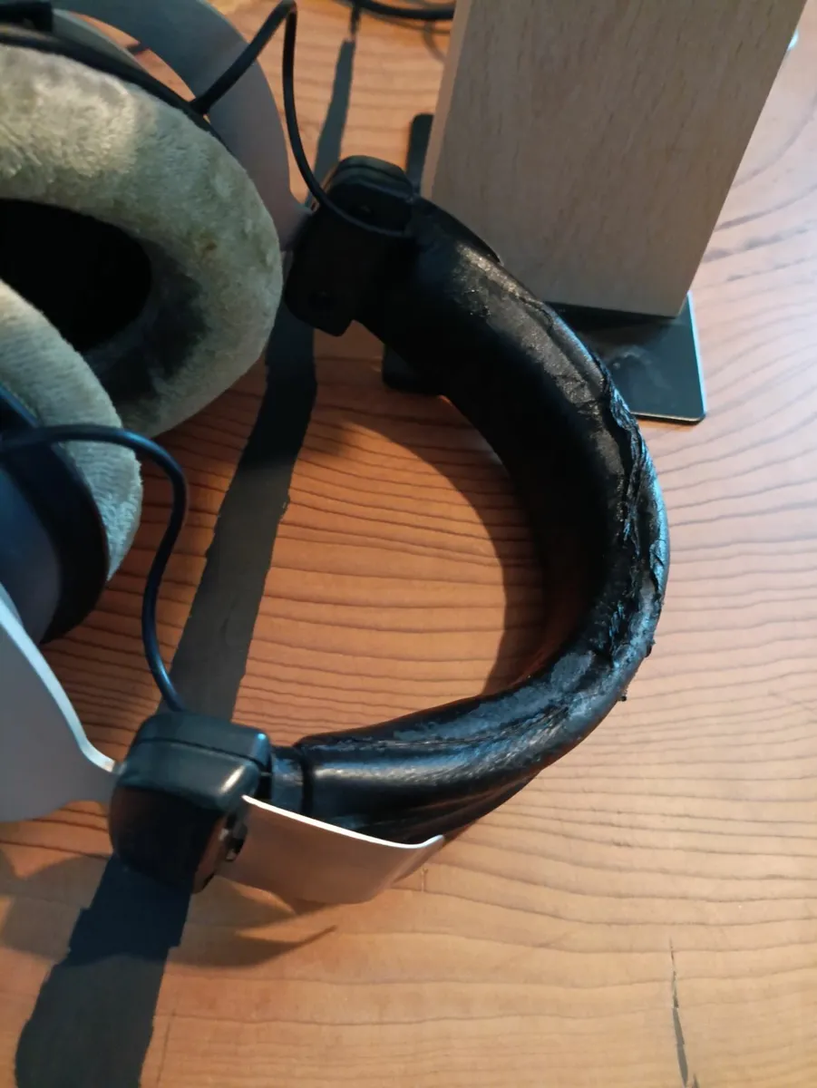 Beyerdyanmic DT 990 headphones - Image 4