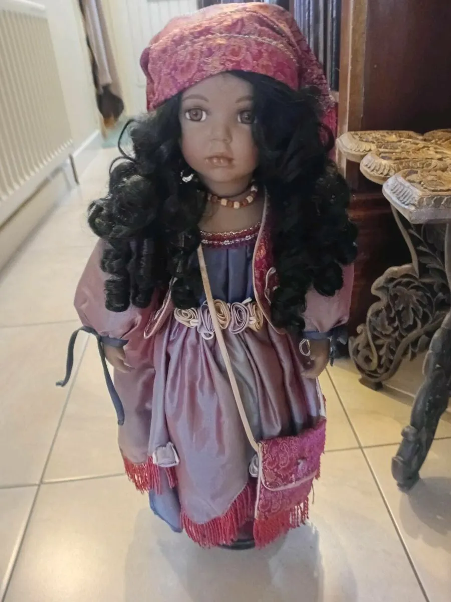 Porcelain doll - Image 1