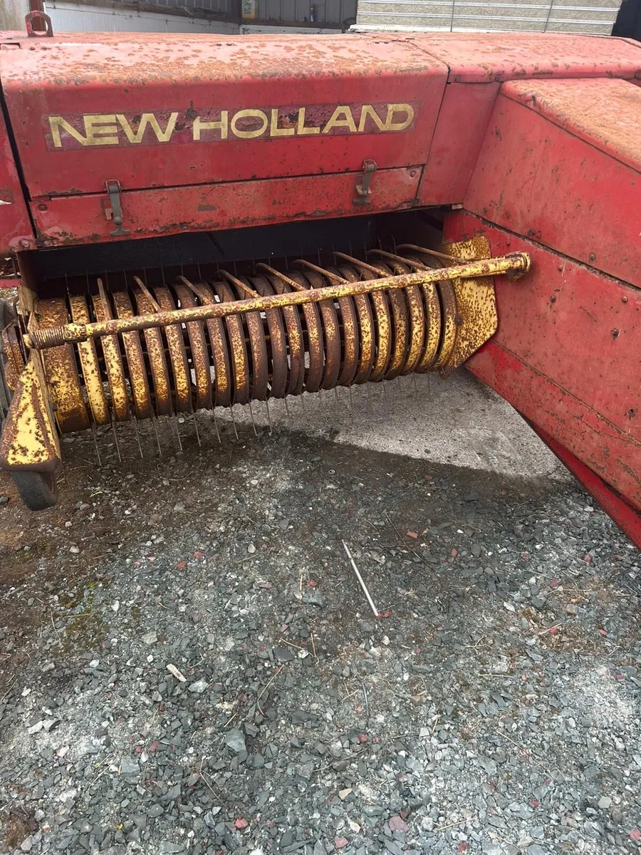 New Holland 276 square baler - Image 1