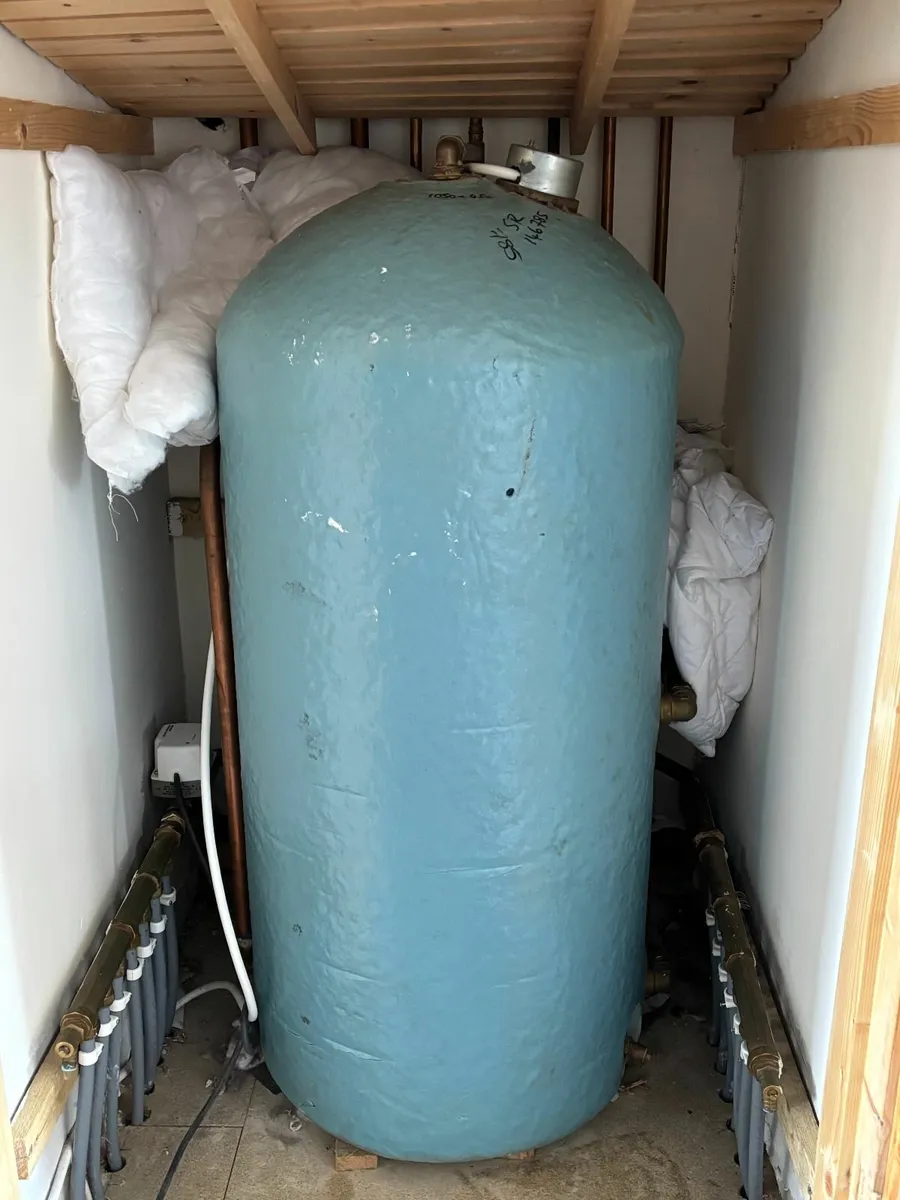 Copper hot water cylinder (insulated) - Image 1