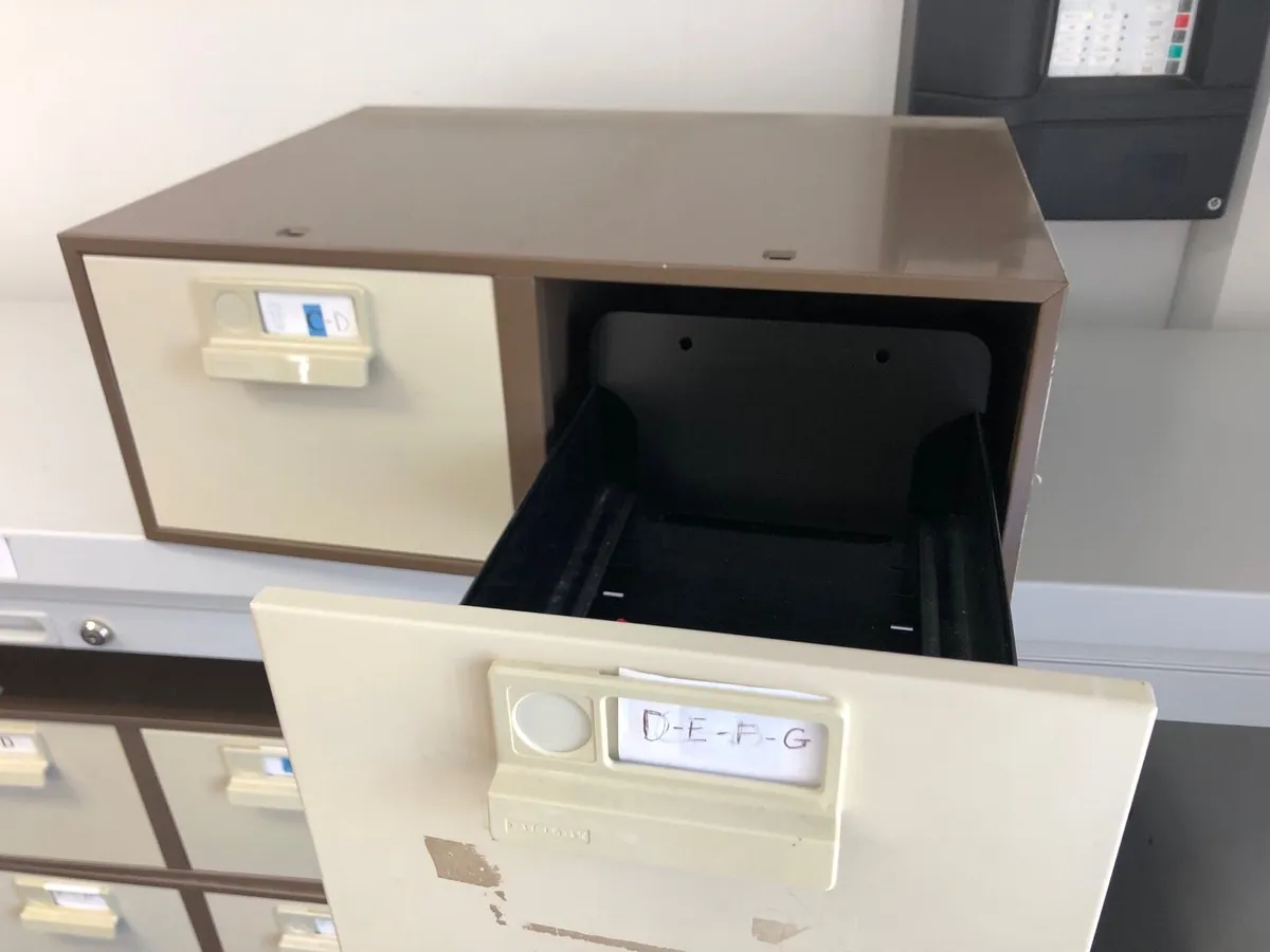8x5 index card filing cabinets x12 doubles - Image 2