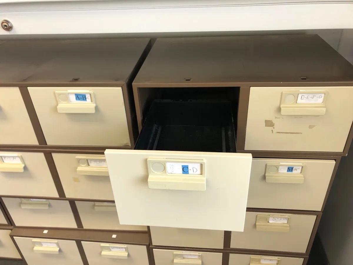 8x5 index card filing cabinets x12 doubles - Image 4