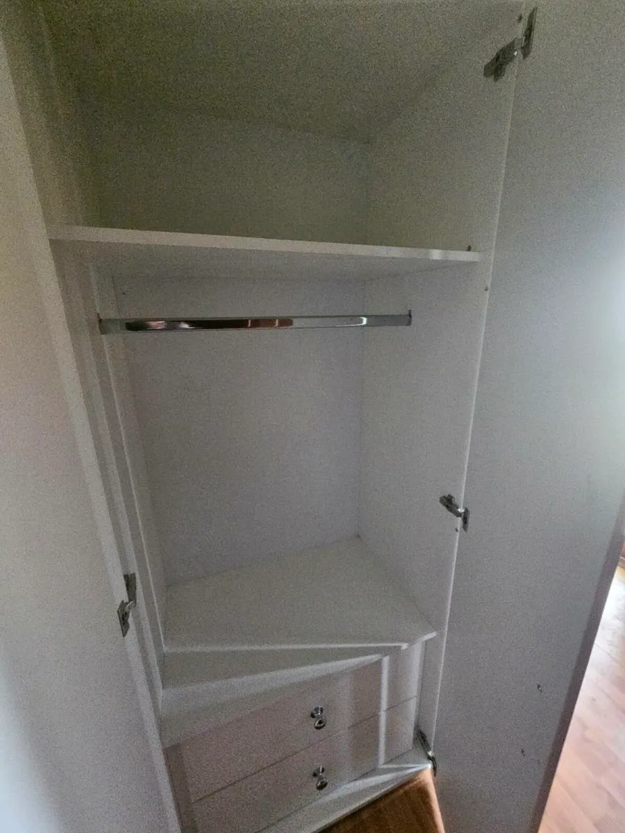 Kids wardrobe - Image 1