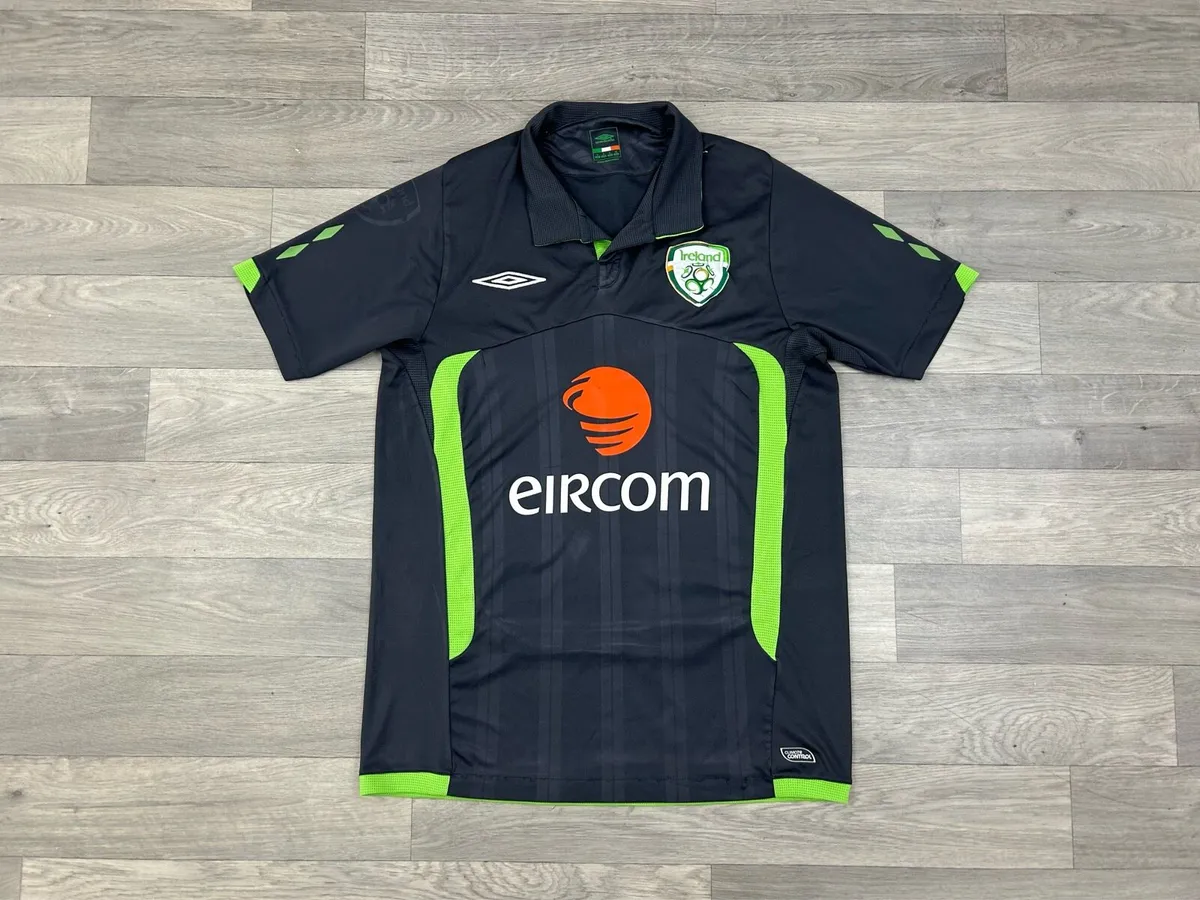 Vintage 2009 Umbro Ireland Third Jersey Shirt S - Image 1