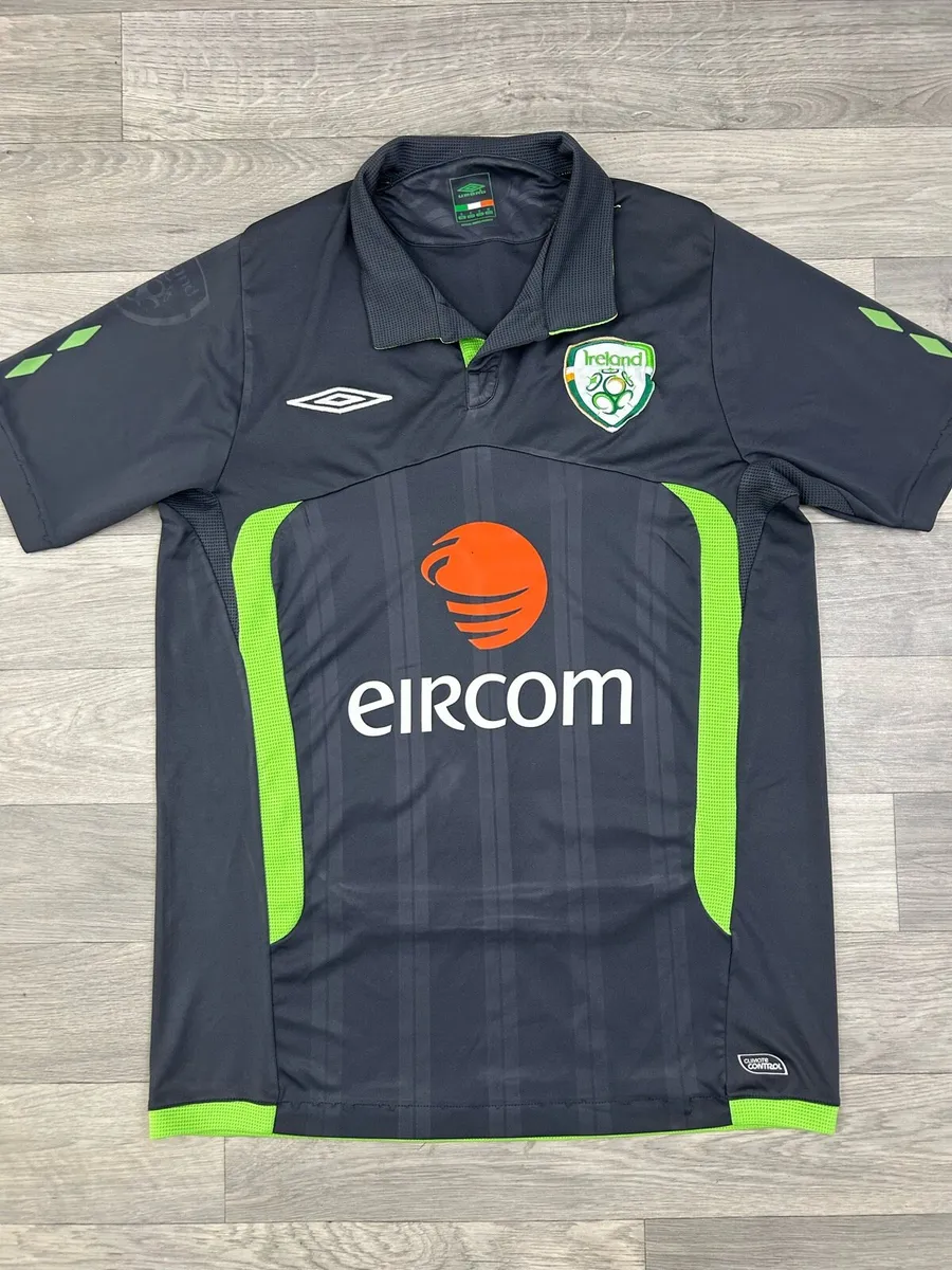 Vintage 2009 Umbro Ireland Third Jersey Shirt S - Image 2