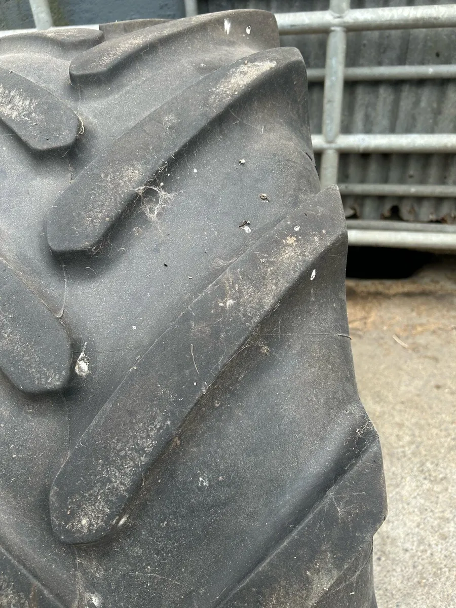 480/65x28 tyres - Image 2
