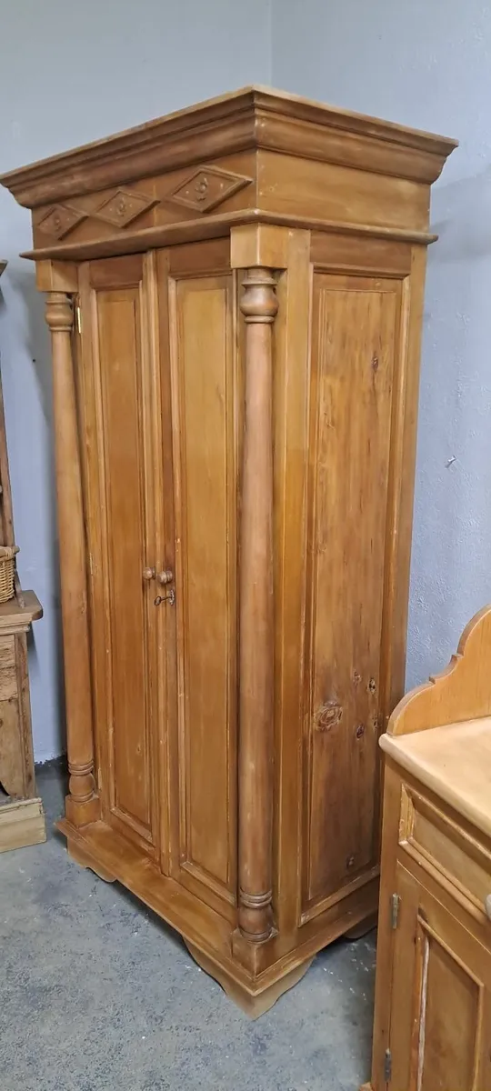 Vintage pine wardrobe - Image 4