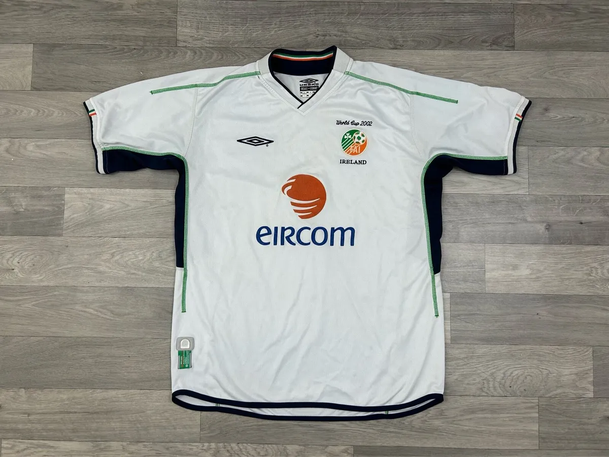 Vintage Umbro Ireland 2002 World Cup Away Jersey L - Image 1