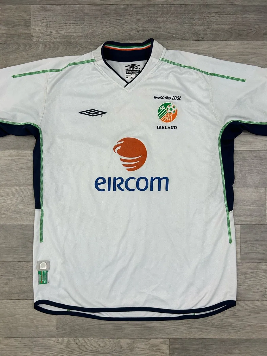 Vintage Umbro Ireland 2002 World Cup Away Jersey L - Image 2
