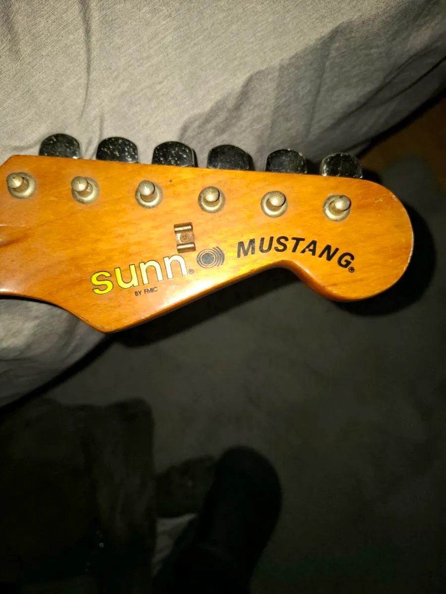 Electric guitar - Image 2
