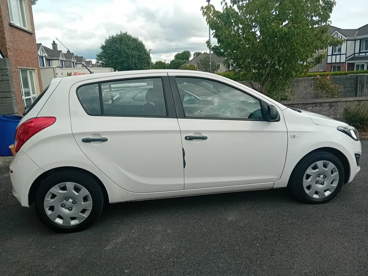 Hyundai i20 2015 - Image 2