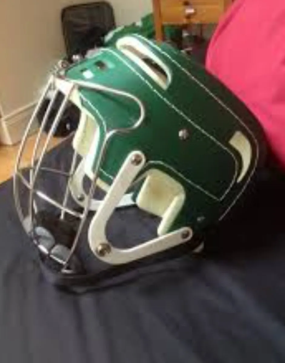 WANTED  green newstyle cooper helmet